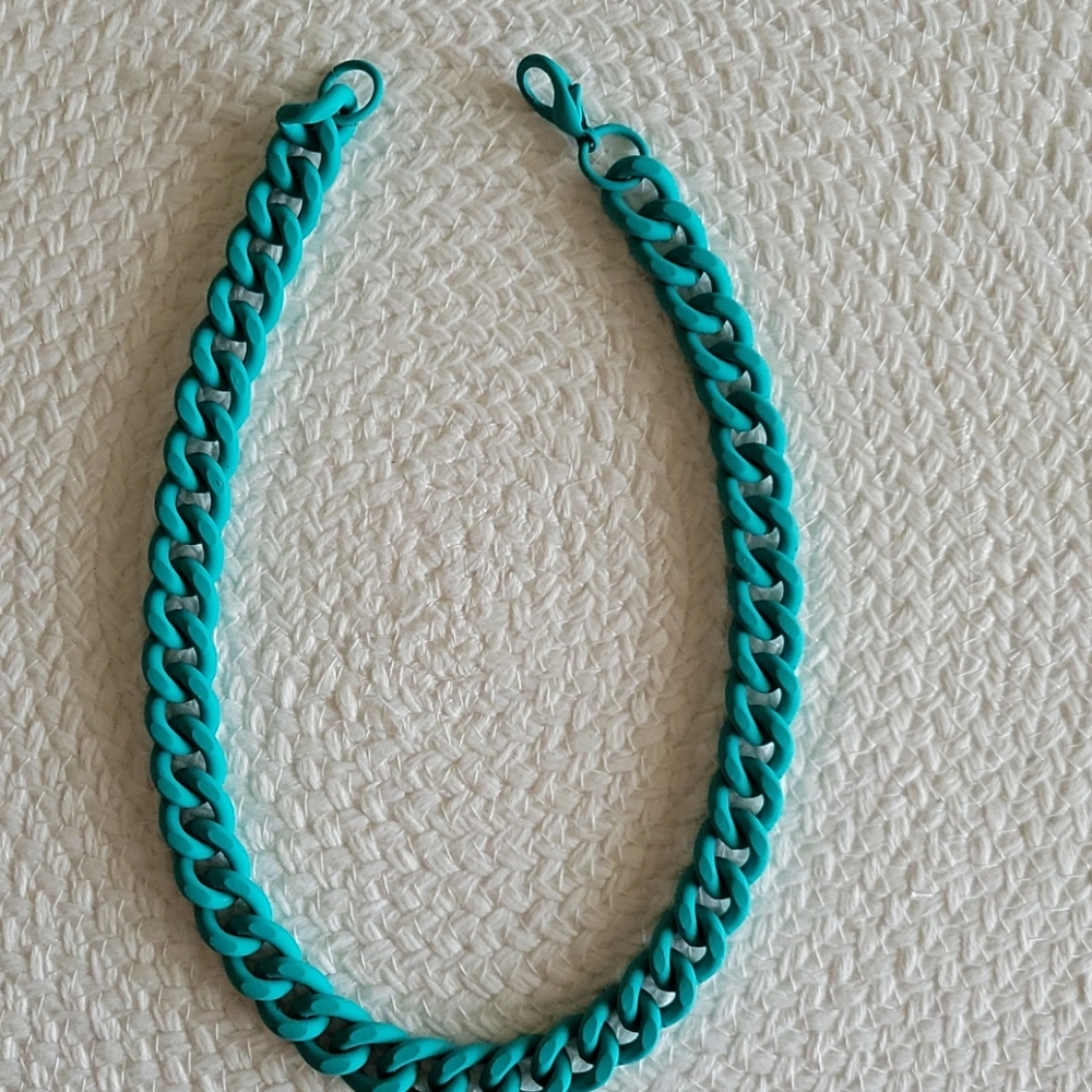 Metal necklace
